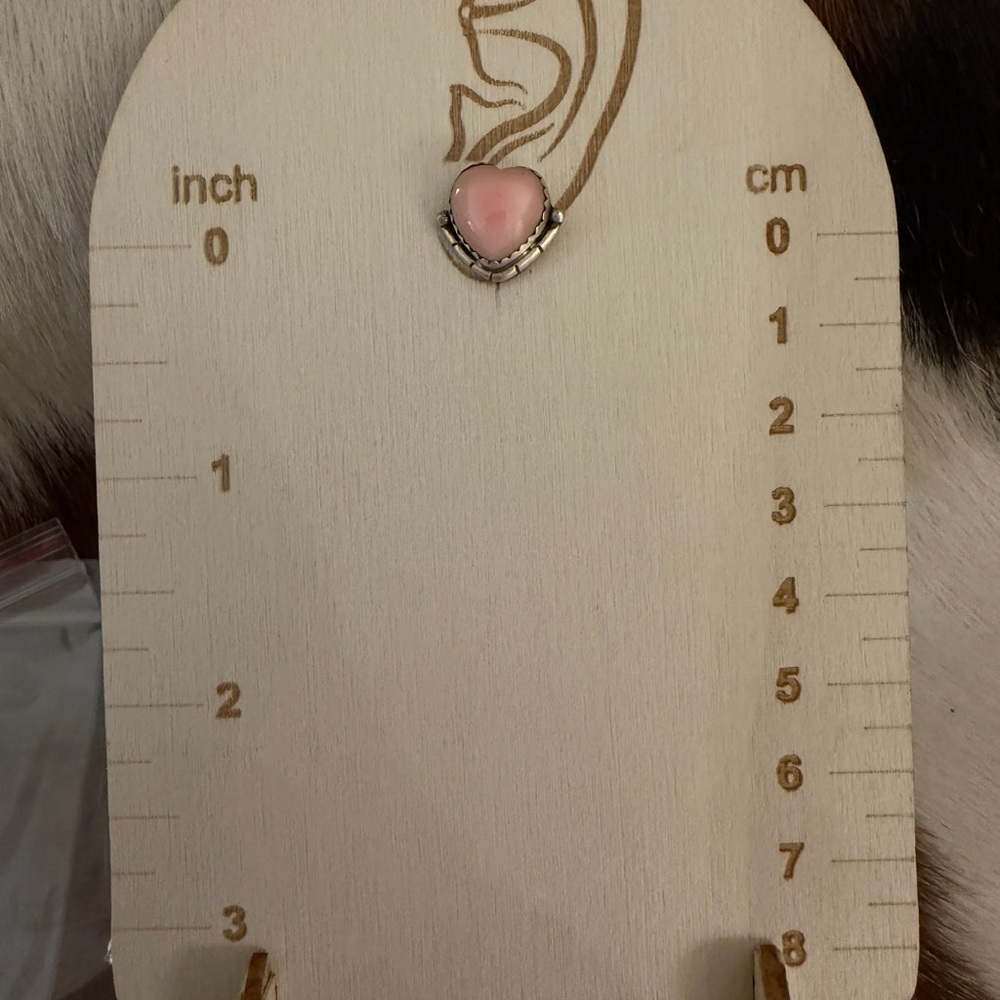 ❤️ Queen Pink Conch Navajo Style Heart Stud Earrings Matte Brushed Sterling 3.9G - Picture 8 of 14